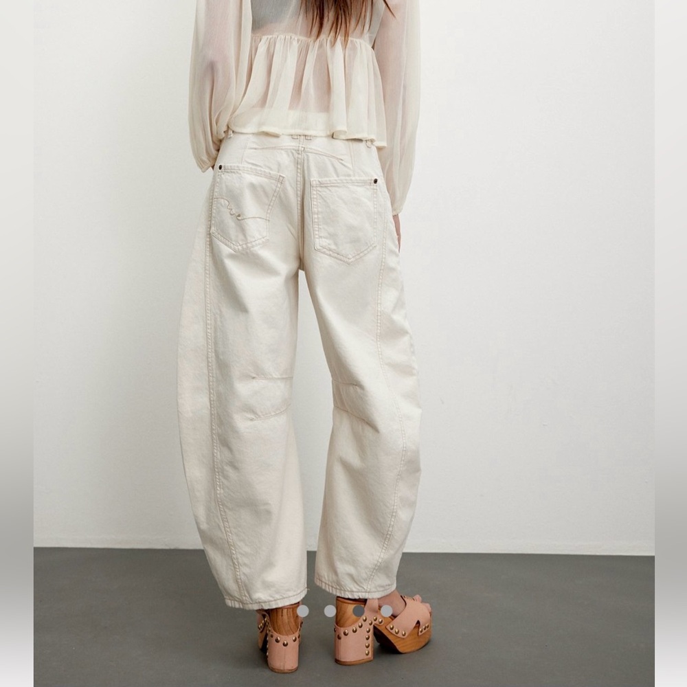 We The Free Mid-Rise Barrel Jeans Size 29 Regular Color Milk Off White - Picture 3 of 6
